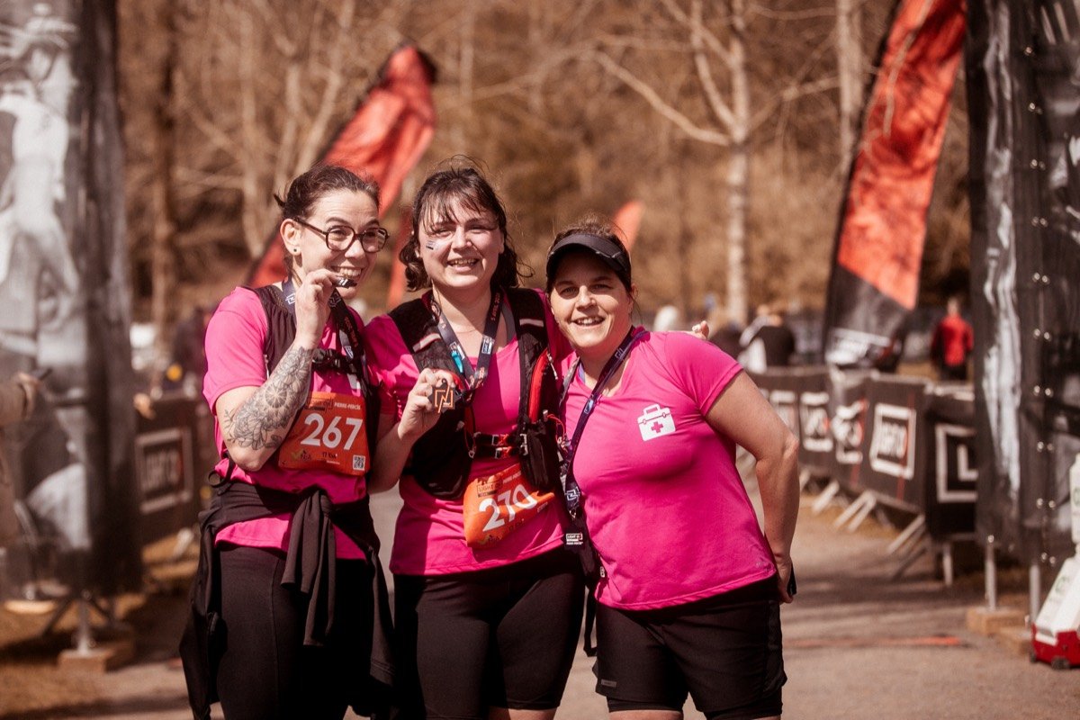 Trio en rose à l'arrivée